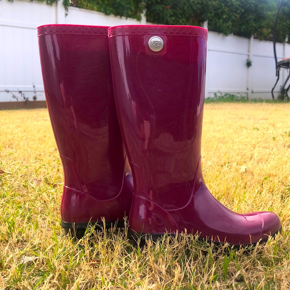 Ugg’s rain boots for girls